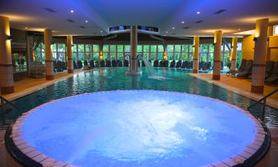 Wellness weekend in Heviz in Lotus Therme Hotel - outdoor pool of the 5-star hotel - ✔️ Lotus Therme Hotel***** Heviz - Luxury thermal hotel Lotus in Heviz at discounted prices