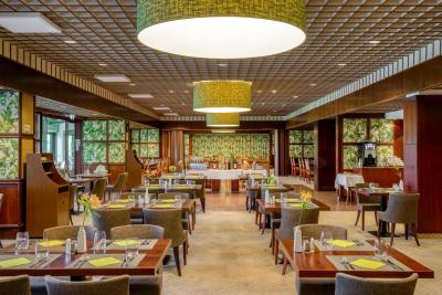 Restaurant at Lake Heviz in Hotel Danubius Health Spa Resort Aqua - ✔️ ENSANA Thermal Hotel Aqua Héviz **** ✔️ Aqua Hotel Héviz