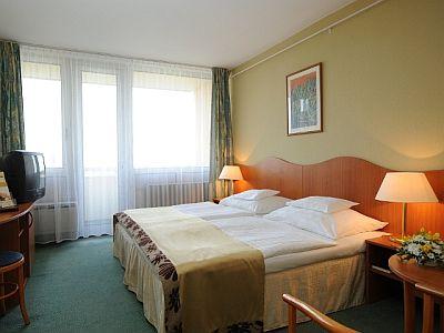 Available double room in Heviz, in the renovated Hotel Helios - Hunguest Hotel Helios*** Heviz - 3-star wellness and spa hotel in Heviz at discount prices