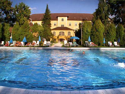 Child-friendly hotel in Heviz with indoor and outdoor pools for big families in Hotel Helios - Hunguest Hotel Helios*** Heviz - spa hotel in Heviz