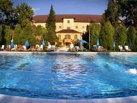 Child-friendly hotel in Heviz with indoor and outdoor pools for big families in Hotel Helios