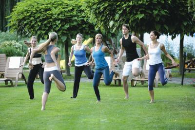 Heviz Hotel NaturMed Carbona - aerobic in the garden - ✔️ NaturMed Hotel Carbona**** Hévíz ✔️ thermal hotel in Hévíz